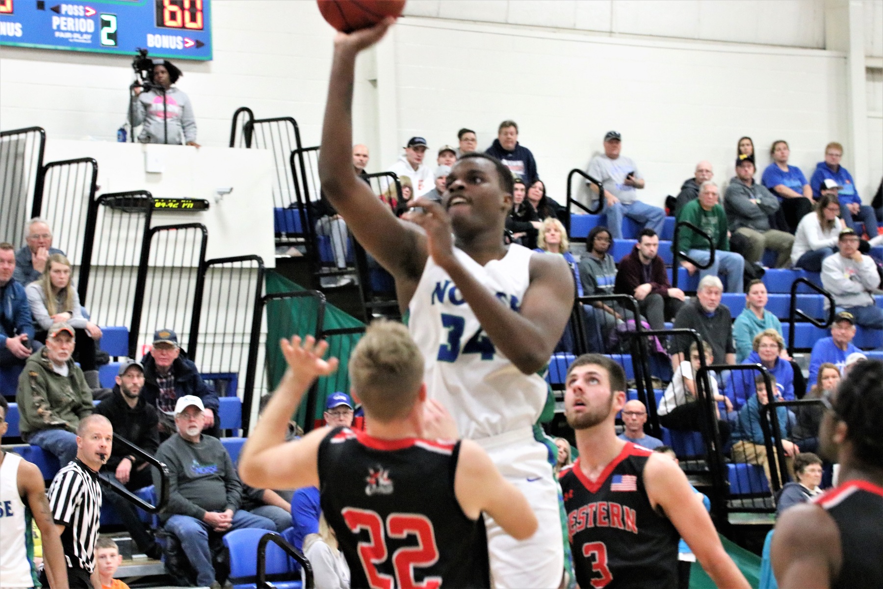 Kobi Barnes shooting a one handed shot over a defender