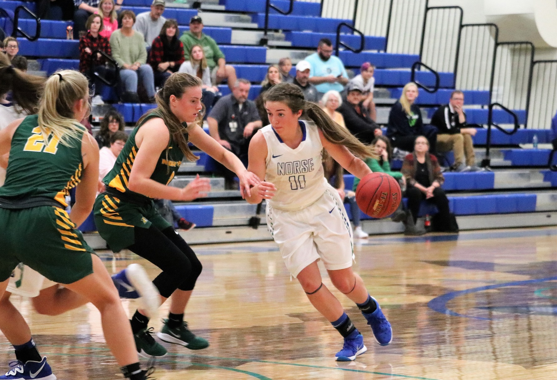 Kaitlyn Hardwick driving to the lane