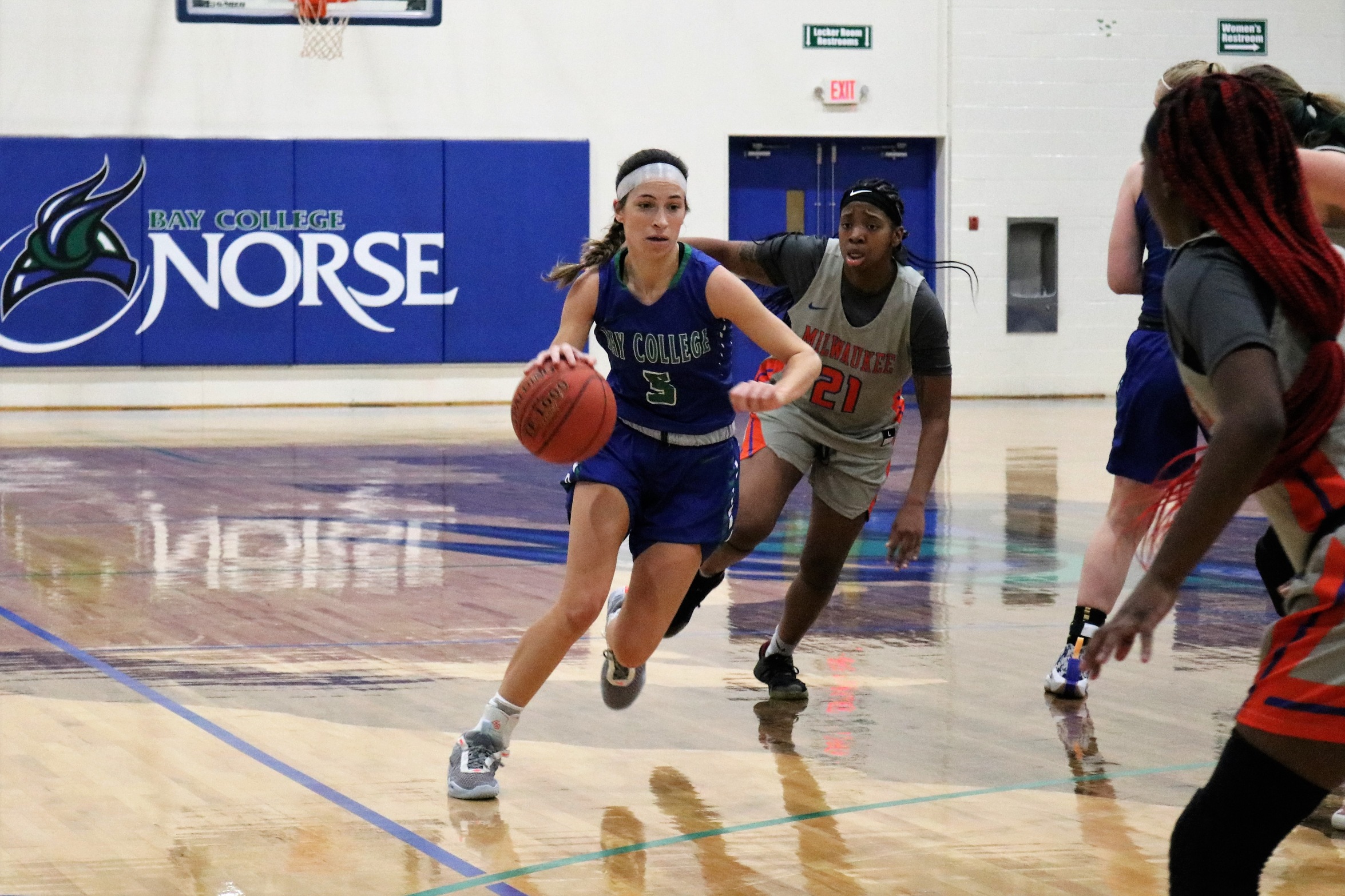 Kennedy Englund dribbles past a defender